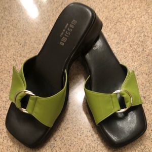 MASSIMO GREEN SANDALS SZ 5
